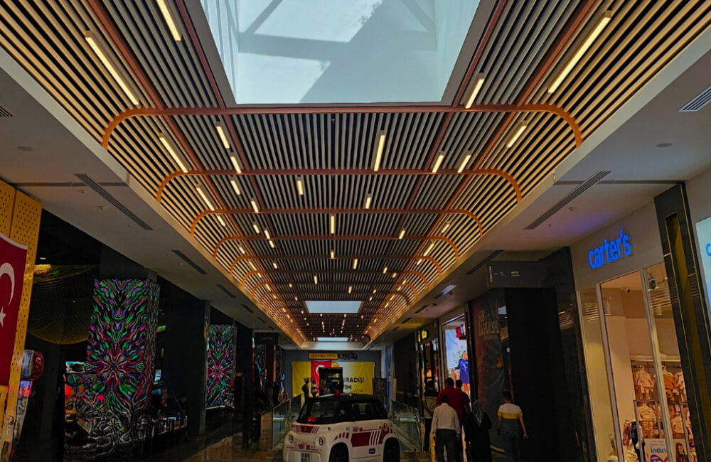 /haber/ekstruzyon-baffle-vs-tirnakli-bukum-baffle-asma-tavan-sistemleri--karsilastirmali-inceleme